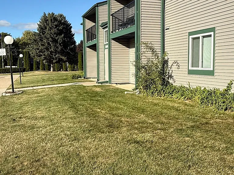 Elkhorn Village Apartments | 1 & 2 Bedroom Apartments in Elkhorn, WI Heat Included — Photo 19