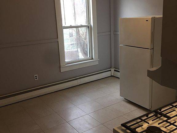 4th image of 32 Arlington St Unit 3