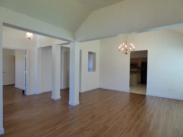3904 Valez Dr — Photo 9