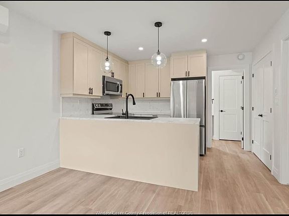 5th image of 1287 Aubin Rd