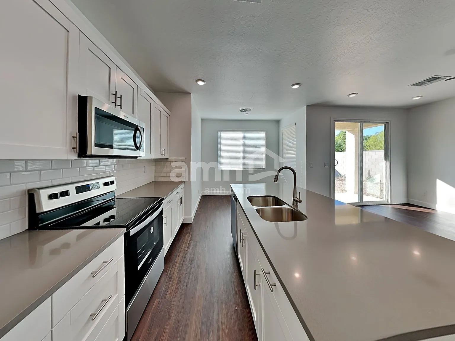 3 bed, 2.0 bath, 1452 sqft, $2,195 — Photo 3