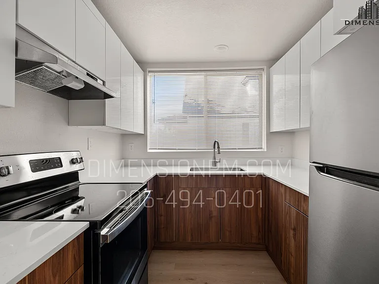 402 W 1st St — Photo 14