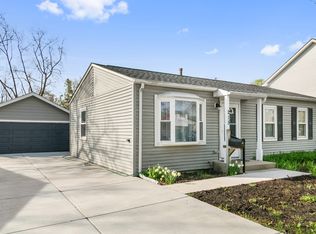 215 E Maxon Ln, Streamwood, IL 60107