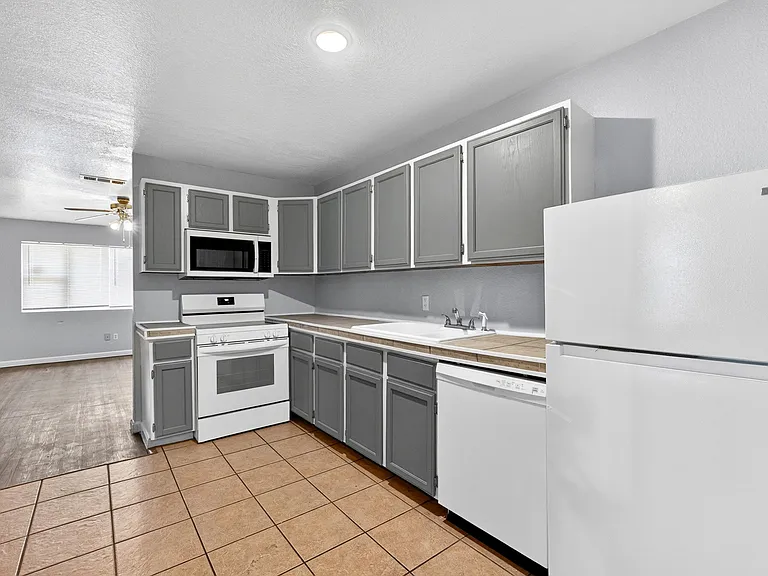 905 Parmer Ave #B — Photo 7