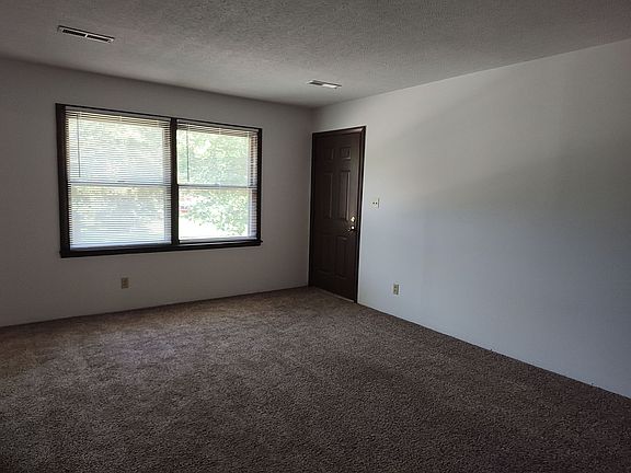 3rd image of 609 Sycamore Cir #1-4
