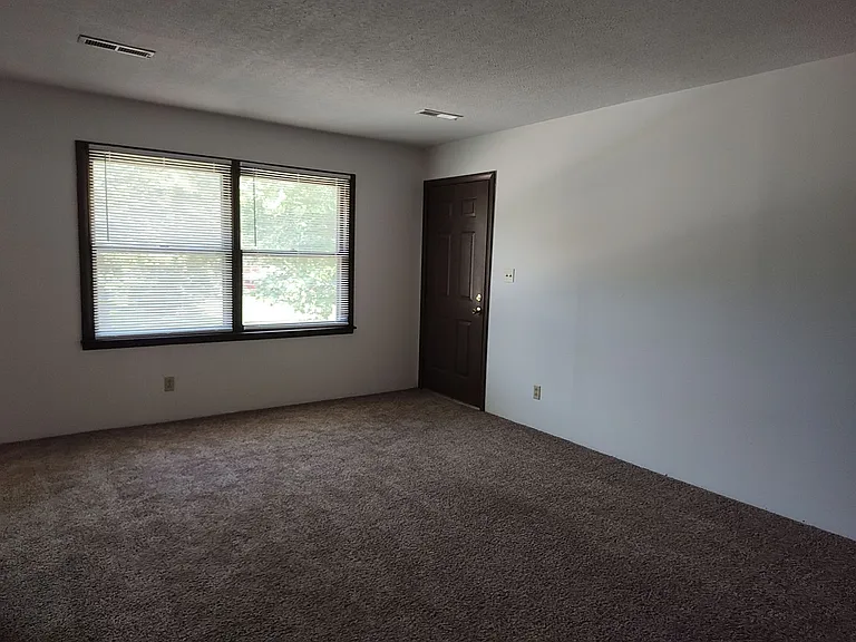 609 Sycamore Cir #1-4 — Photo 3