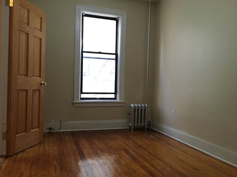 2nd image of 3137 34th St #1B