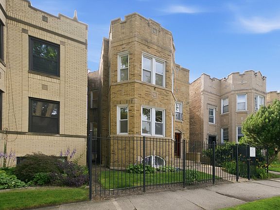 2nd image of 5706 N Maplewood Ave
