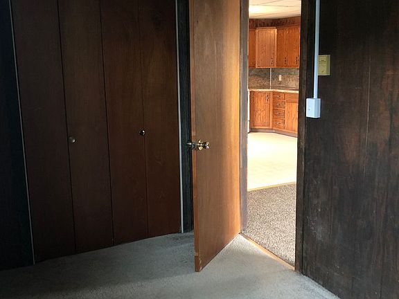 3rd image of 426 N Market St APT 4