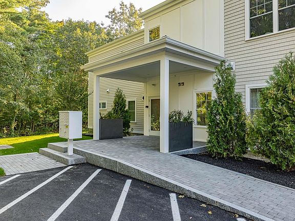 2nd image of 960 Sagamore Ave #11