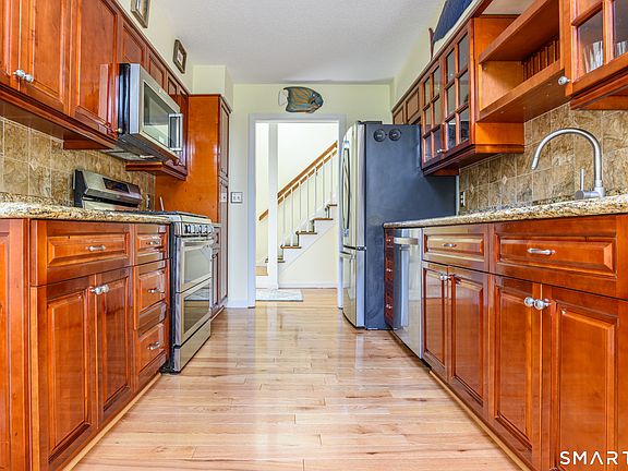 5th image of 13 L Hermitage Drive #13