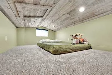 Loft with queen sized bed
