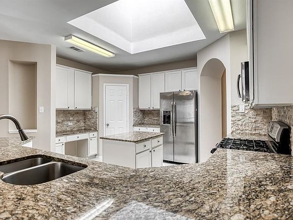 3rd image of 3652 Cottonwood Springs Dr