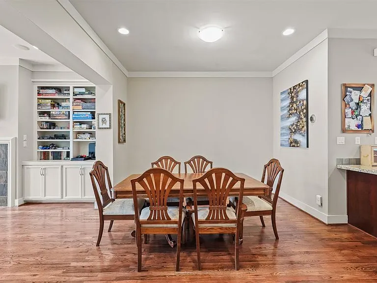 5226 Lillian St — Photo 6