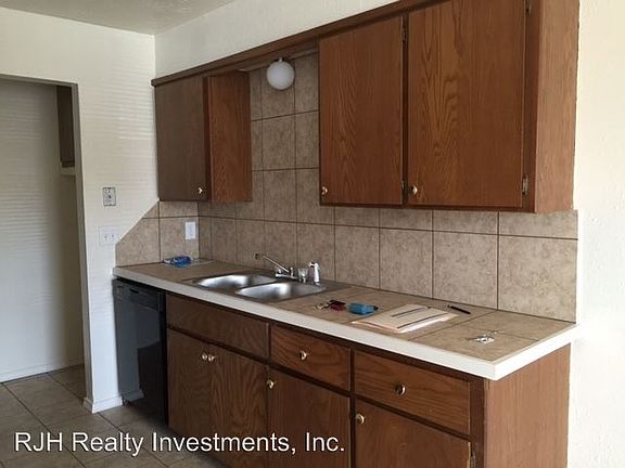 2nd image of 1310 Glen Oaks Ct