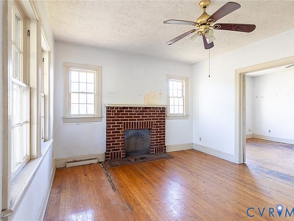 5th image of 21210 Chesterfield Ave