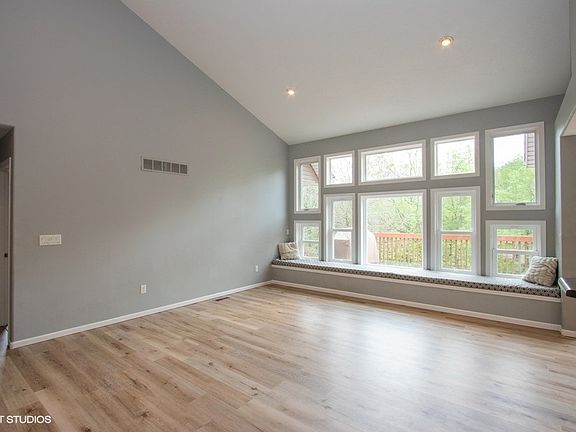 4th image of 285 W Goldfinch Dr