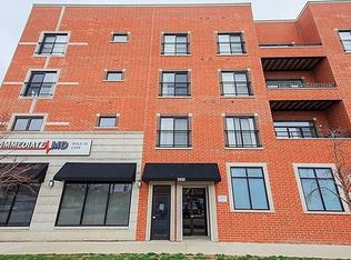 2352 W Byron St UNIT 301, Chicago, IL 60618