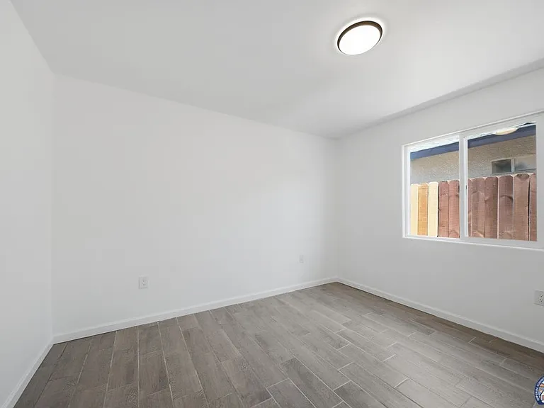 1077 Wozencraft St — Photo 19