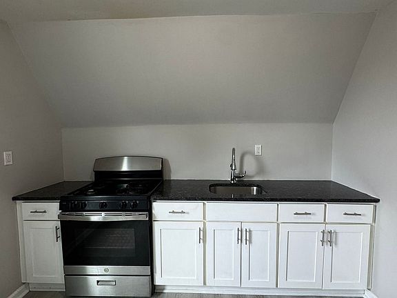 4th image of 129 Hobson St Floor 3