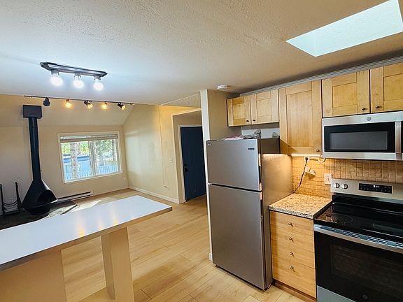2nd image of 4308 NE Sunset Blvd #D-4
