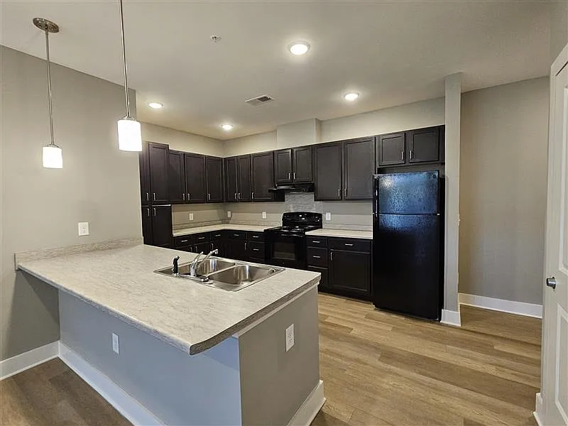 Lakeshore Villas — Photo 3