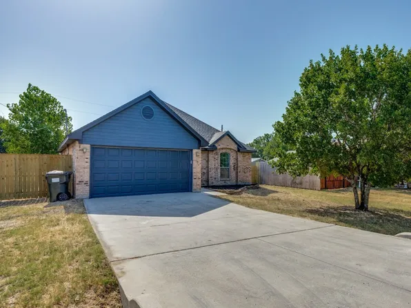 336 Elmwood St, Azle, TX 76020