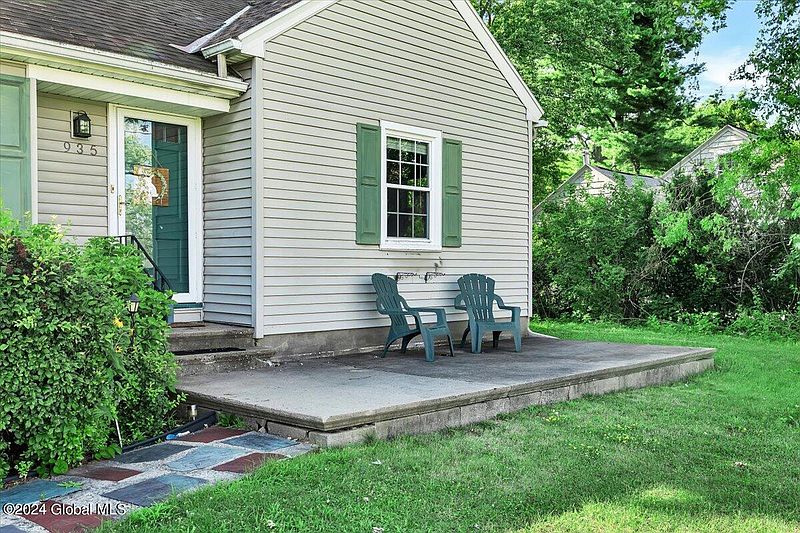 3rd image of 935 Inman Road