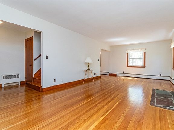 4th image of 90 Walnut St