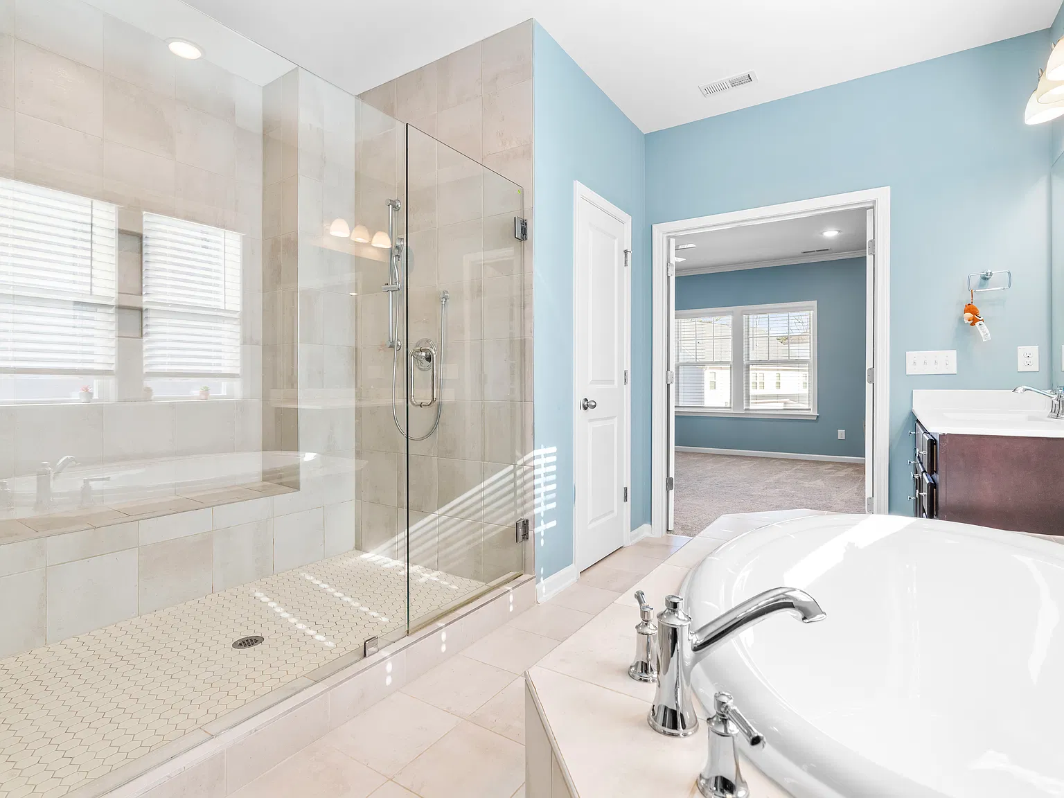 5 bed, 3666 sqft, $3,700 — Photo 3
