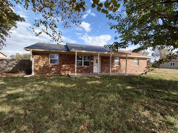 320 McKinley Ave, Calumet, OK 73014