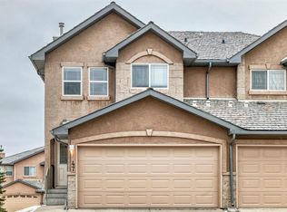 47 N Royal Crest Ct NW, Calgary, AB T3G 5W3