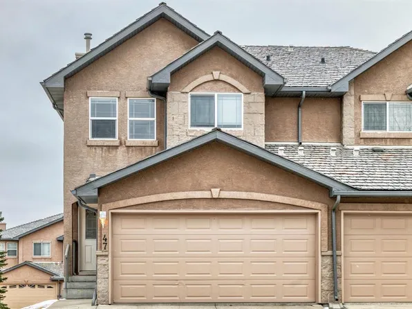 47 N Royal Crest Ct NW, Calgary, AB T3G 5W3