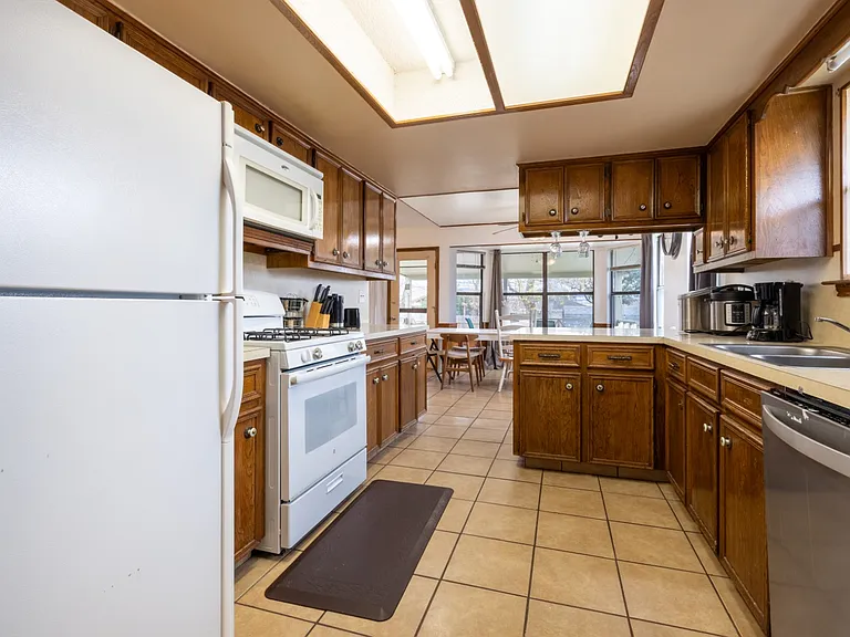 2202 Oxford Blvd — Photo 42