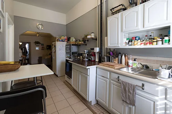 Rented by Joel Weisz, LREB | media 2