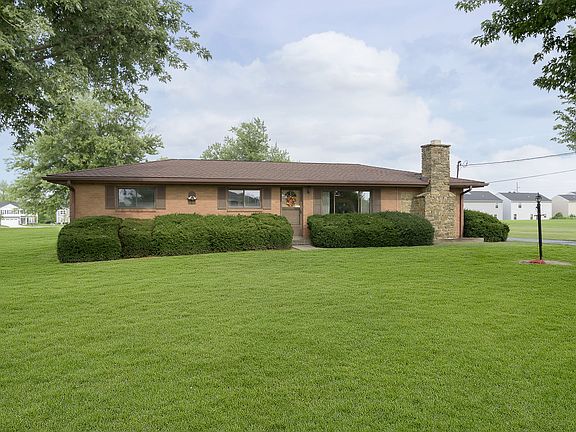 2nd image of 103 N County Road 300 E
