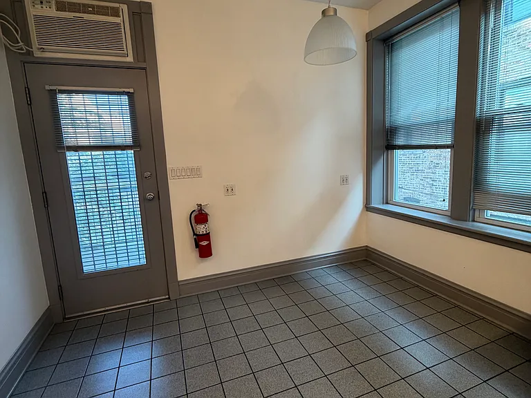 2553 W Cortez St #2R — Photo 6