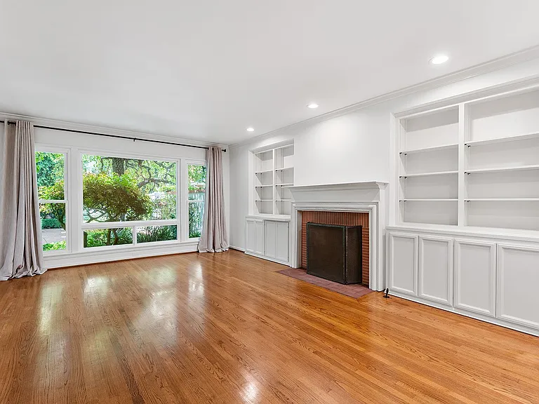 11053 Strathmore Dr — Photo 13