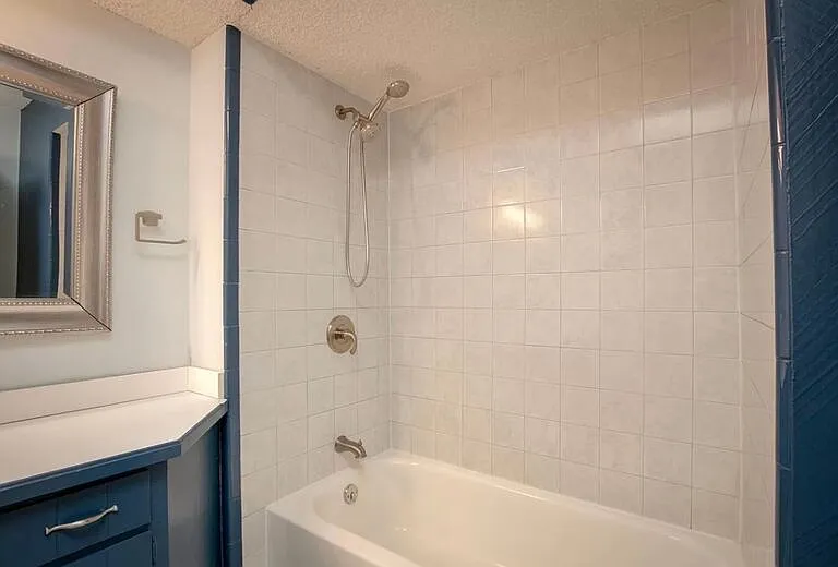 1714 W Swan St — Photo 12