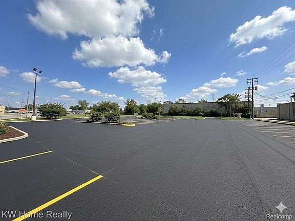 2nd image of 20800 Groesbeck Hwy