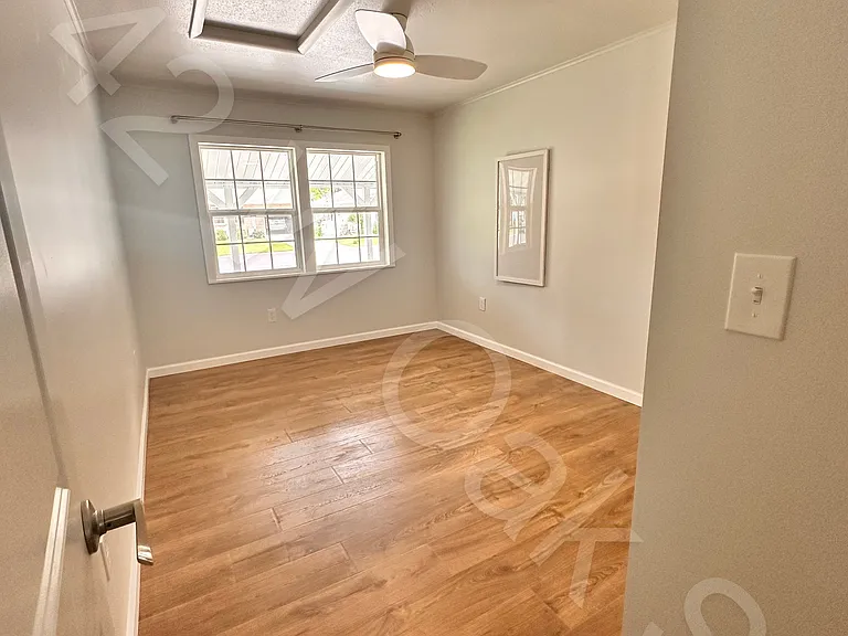 42 W Oak St — Photo 10