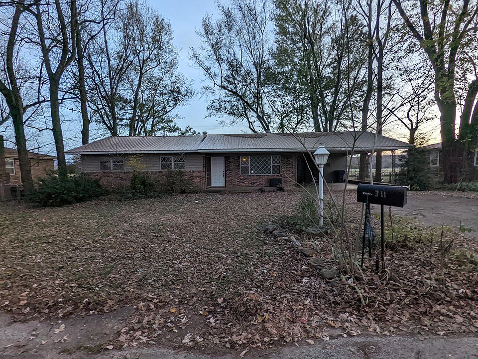 2nd image of 311 Carr Ct