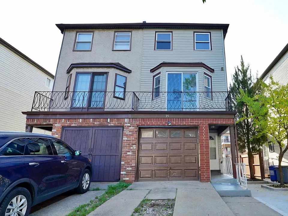 35 Elson St