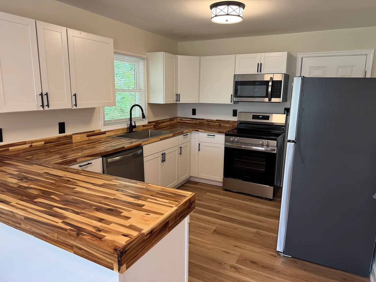 4 bed, 2.0 bath, 1498 sqft, $1,750 — Photo 4