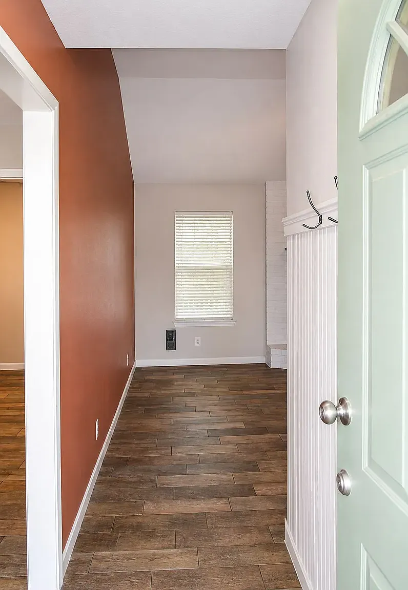 3 bed, 1197 sqft, $1,425 — Photo 2