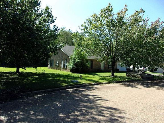 3rd image of 886 Robinwood Dr