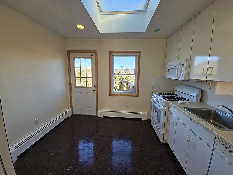13 Regina Dr — Photo 10