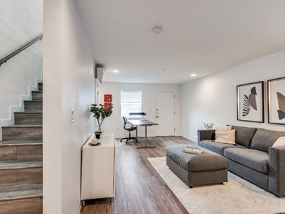 4th image of 130 Carnahan St
