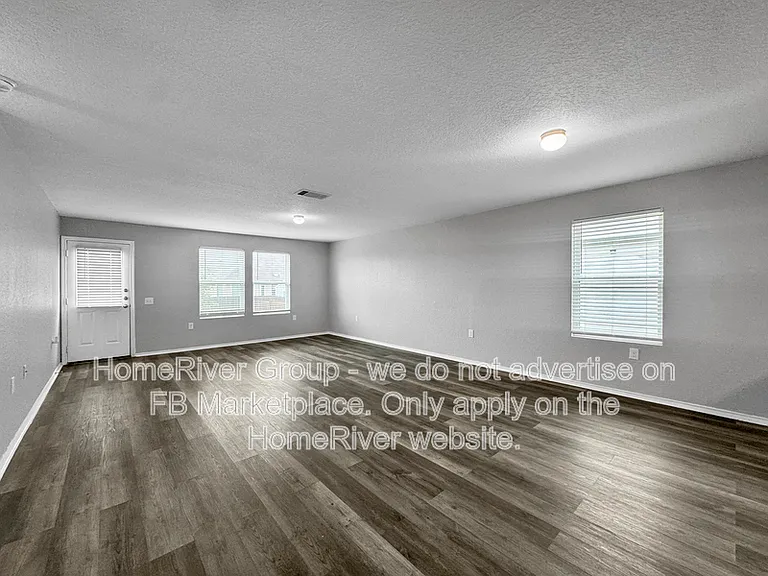 6807 Hibiscus Fls — Photo 2