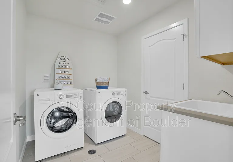 2334 Dinosaur Dr — Photo 23